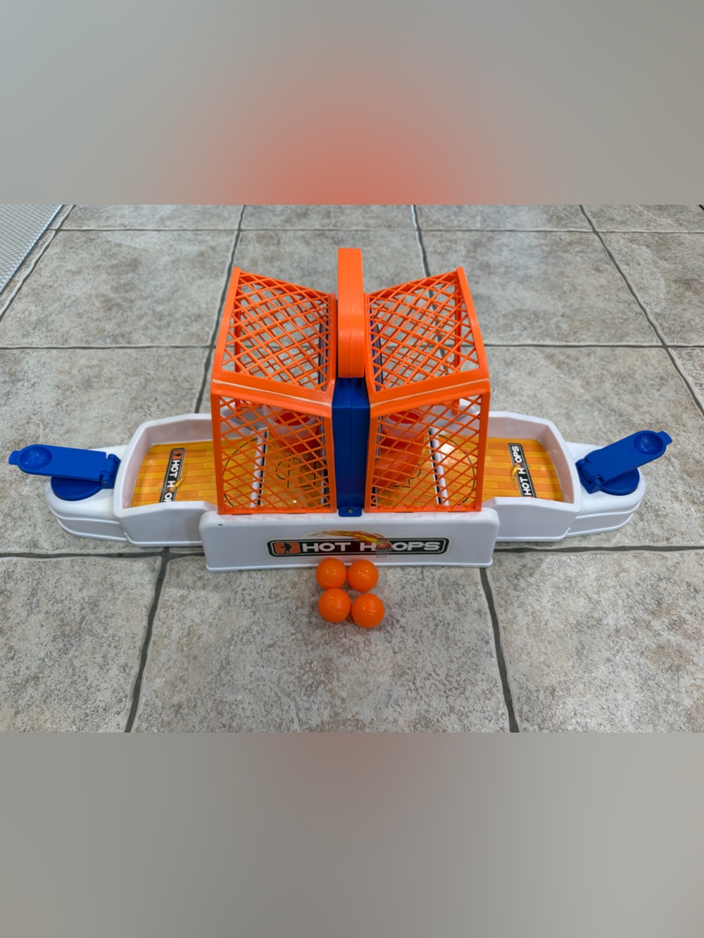 Hot Hoops Tabletop Basketball Game 2000 MGA Entertainment Head-To-Head Game